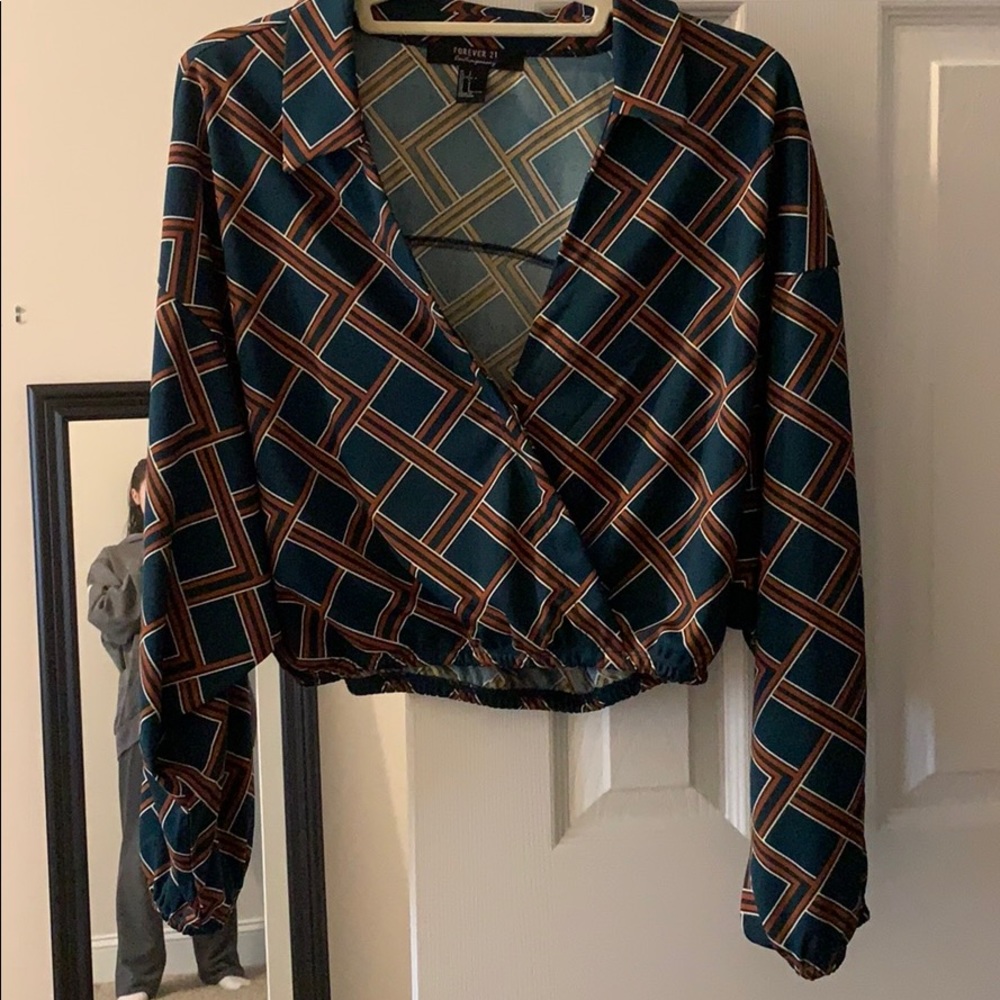 Trendy patterned top! - Picture 2 of 6